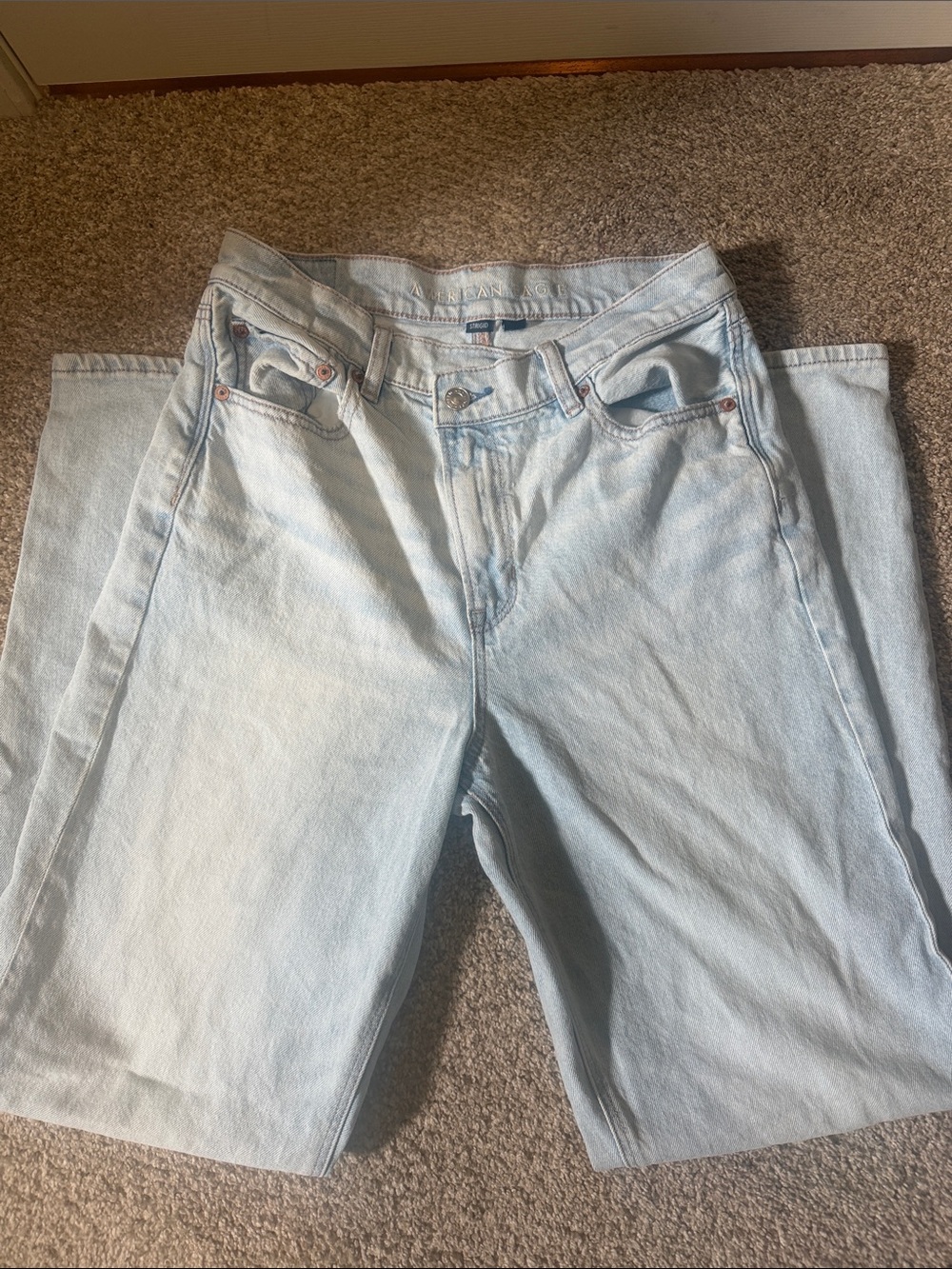 American Eagle Outfitters High-Rise Light Wash Blue Jeans